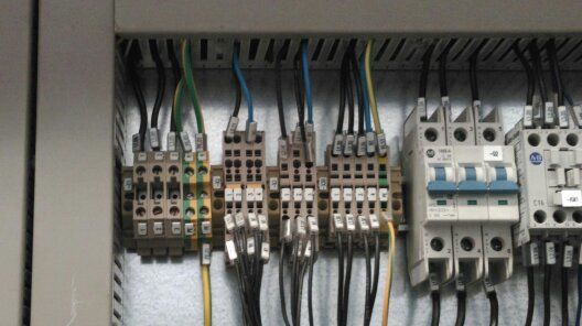 INTERRUPTORES TERMOMAGNETICOS